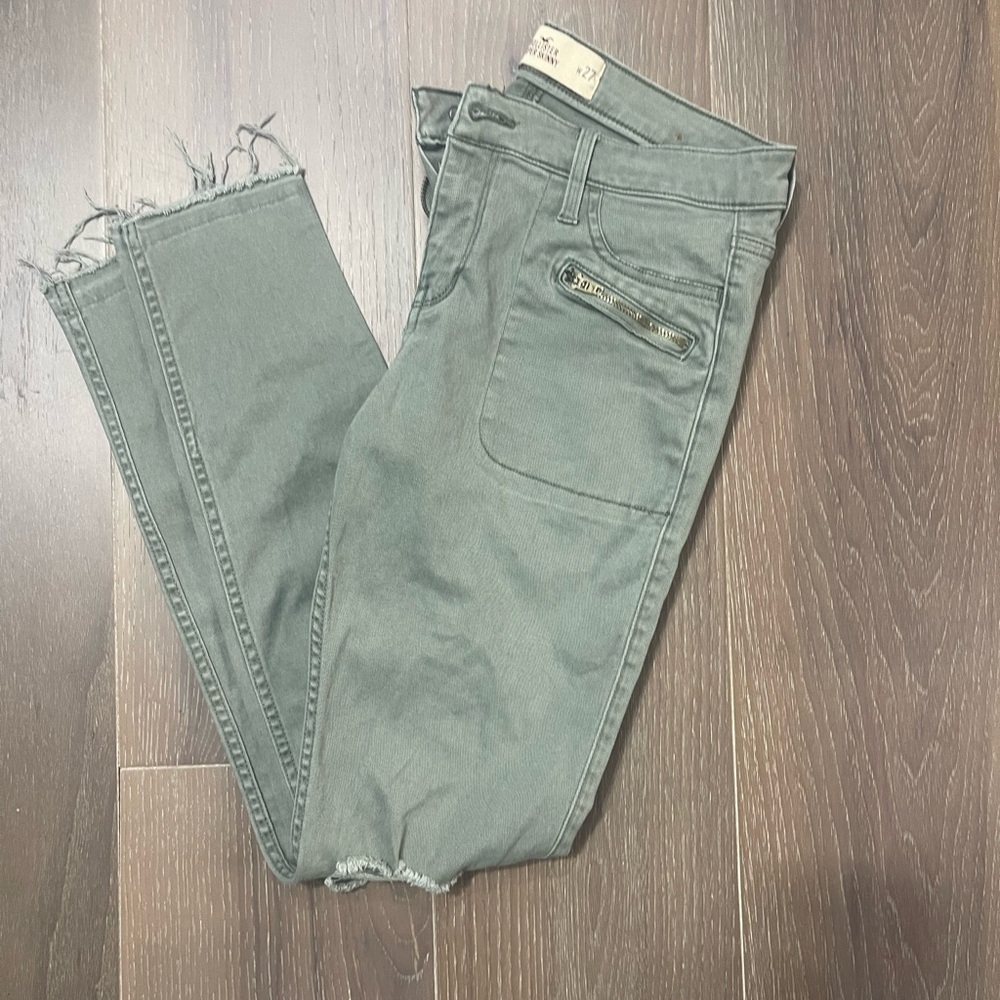 Hollister super skinny. Gently used. Excellent condition size 5(27)